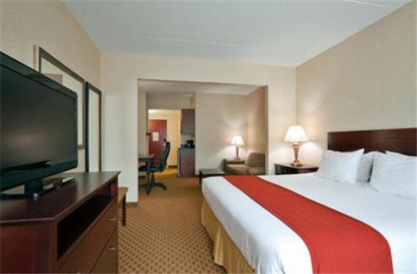 Holiday Inn Express Hotel & Suites Harriman image 4
