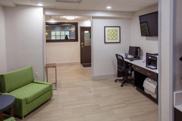 Holiday Inn Express Hotel & Suites Harriman image 8